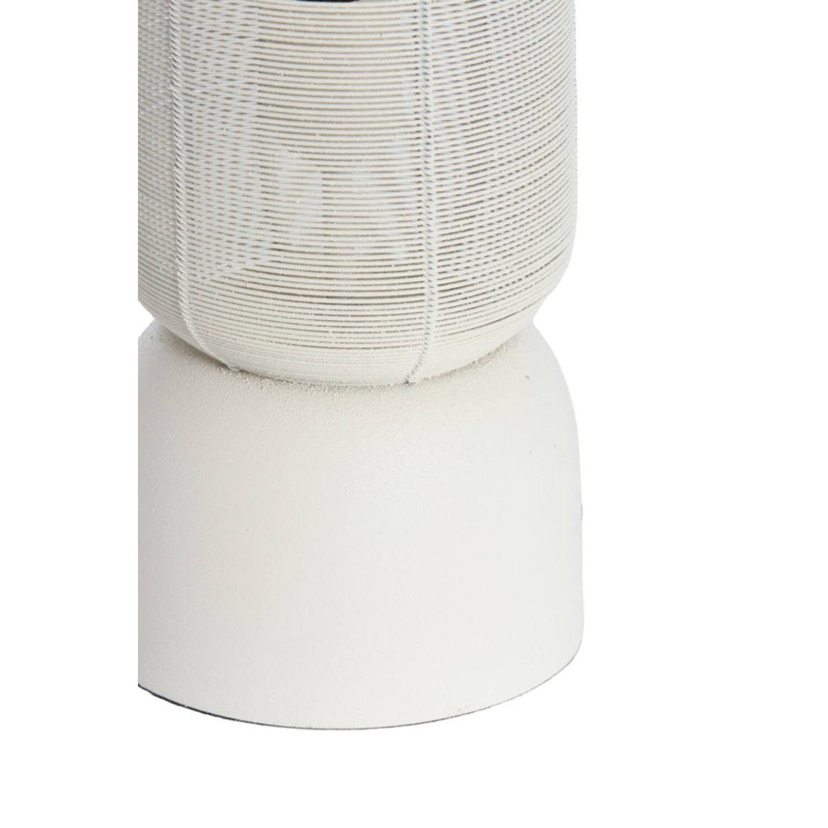 Lezuza 40cm Blanco cremoso lámpara de mesa De Light & Living - El diseño aireado crea un hermoso juego de luz y se adapta perfectamente a interiores modernos y clásicos.