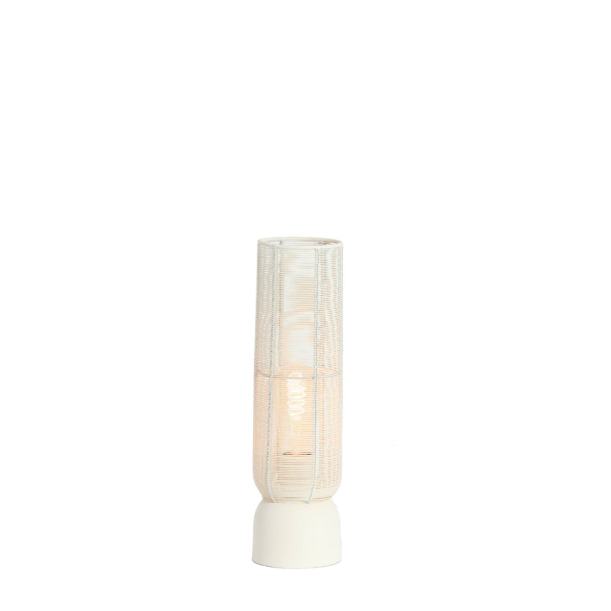 Lezuza 40cm Blanco cremoso lámpara de mesa De Light & Living - El diseño aireado crea un hermoso juego de luz y se adapta perfectamente a interiores modernos y clásicos.