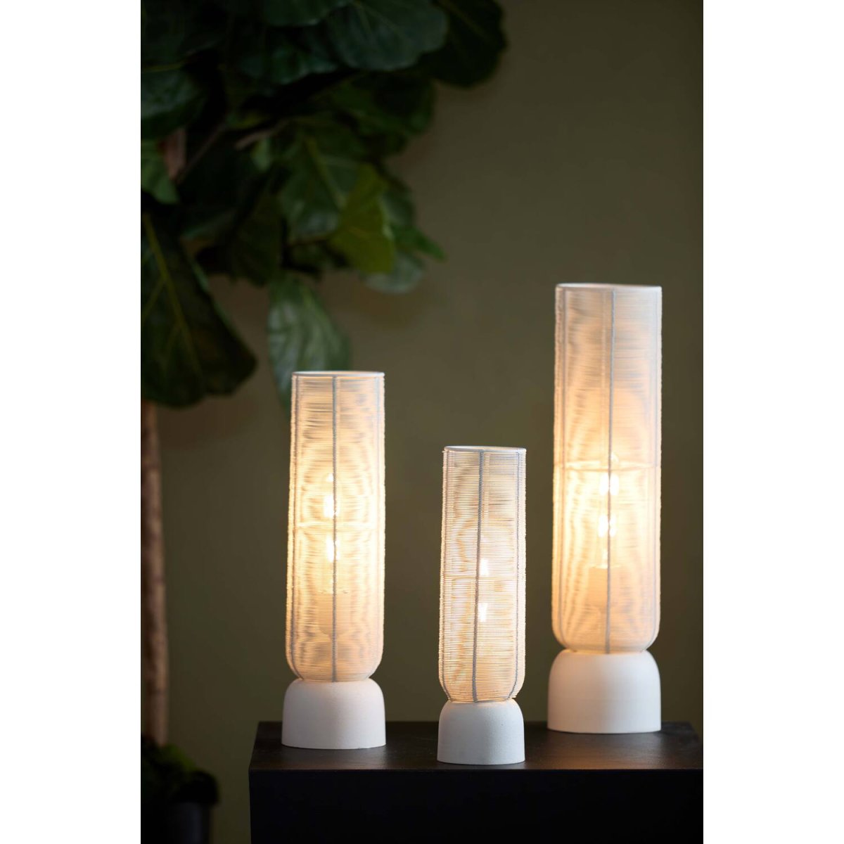 Lezuza 40cm Blanco cremoso lámpara de mesa De Light & Living - El diseño aireado crea un hermoso juego de luz y se adapta perfectamente a interiores modernos y clásicos.