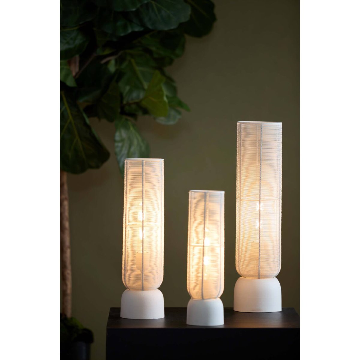 Lezuza 60cm Blanco cremoso lámpara de mesa De Light & Living - El diseño aireado crea un hermoso juego de luz y se adapta perfectamente a interiores modernos y clásicos.