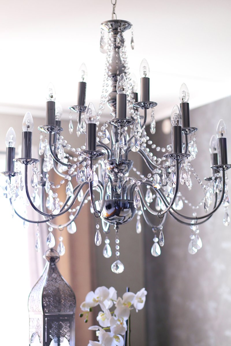 Chateau Ø82 Cromo Lámpas de techo De Aneta Lighting - El dosel de techo está hecho de metal cromado con suspensión de gancho y abrazadera de conexión.