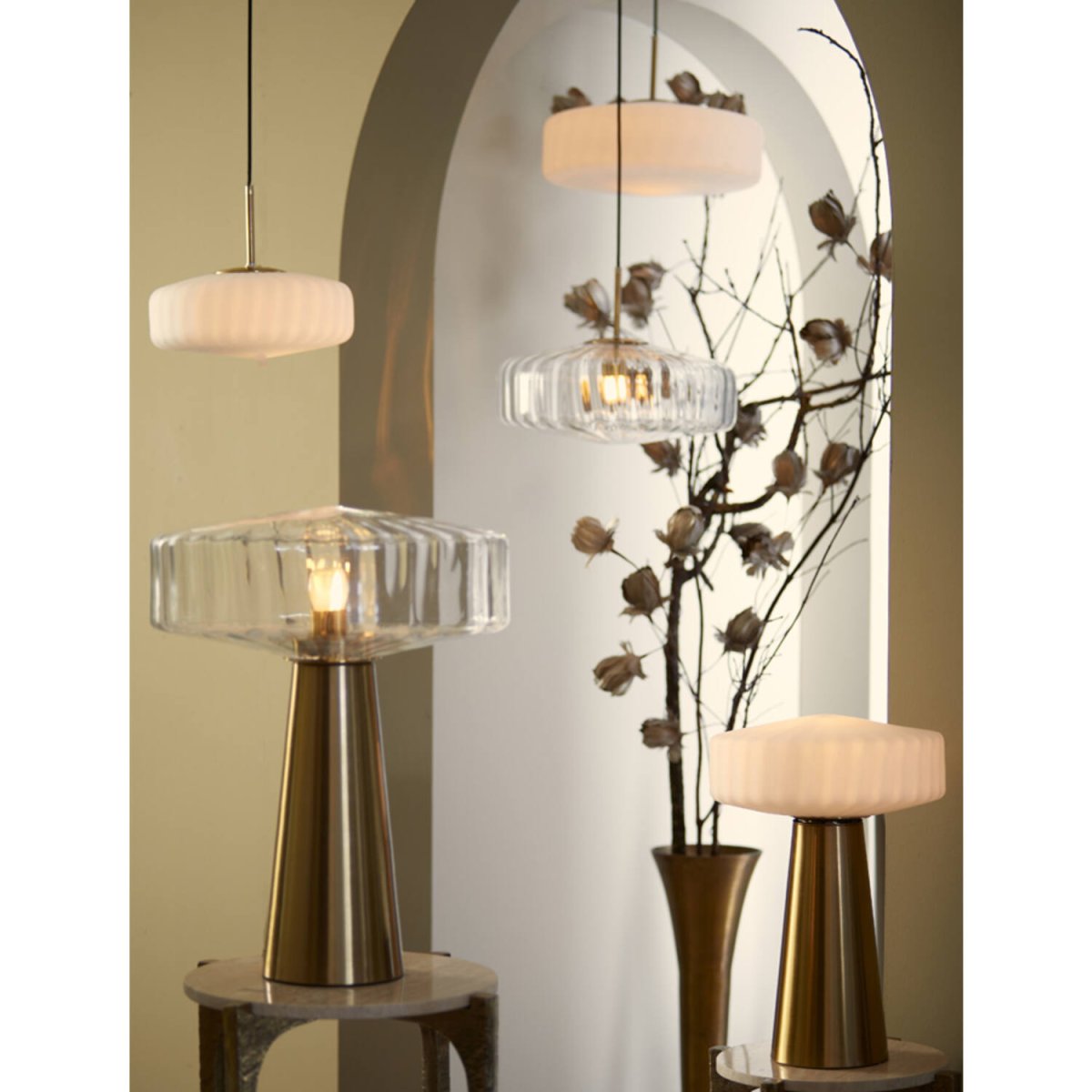 Pleat 53cm Dorado/transparente lámpara de mesa De Light & Living - 
