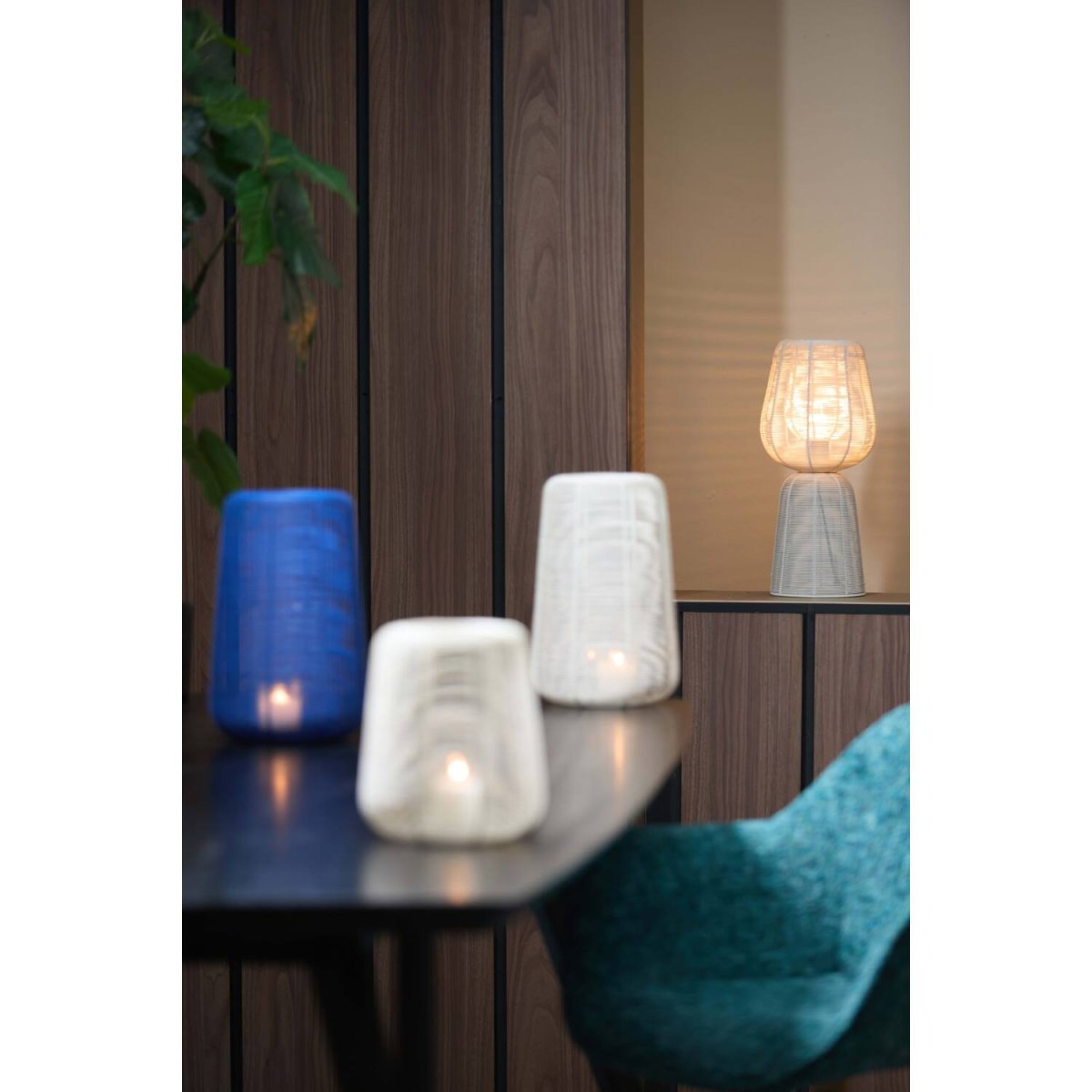 Aboso 42cm Blanco cremoso lámpara de mesa De Light & Living - Aboso es una elegante l&aacute;mpara de mesa de hierro en blanco crema, cuyo dise&ntilde;o abierto crea un hermoso juego de sombras.