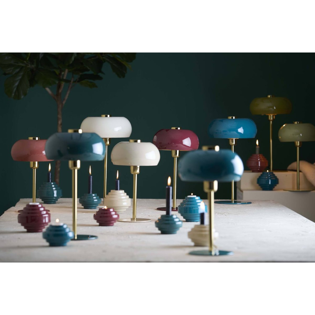 Surin 40cm borgoña lámpara de mesa De Light & Living - 