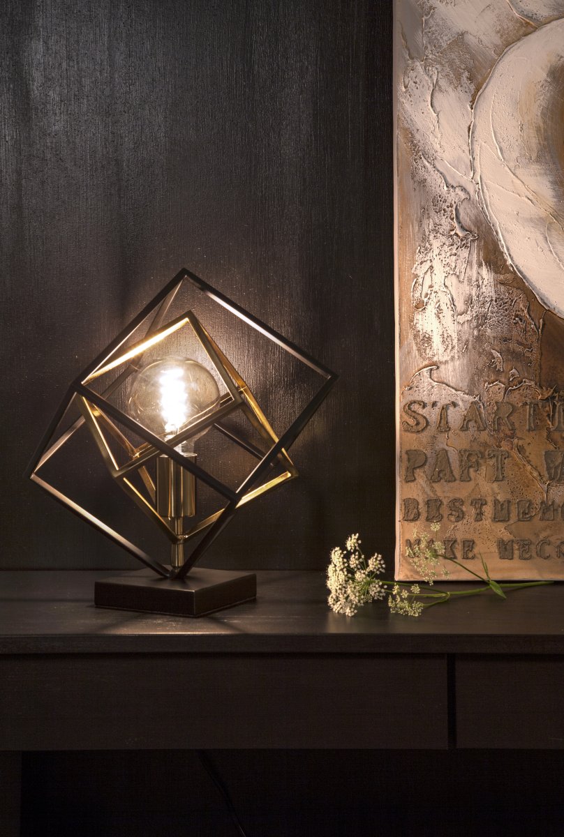 Cubes 35cm Negro lámpara de mesa De Aneta Lighting - L&aacute;mpara de mesa moderna y elegante con un dise&ntilde;o emocionante.