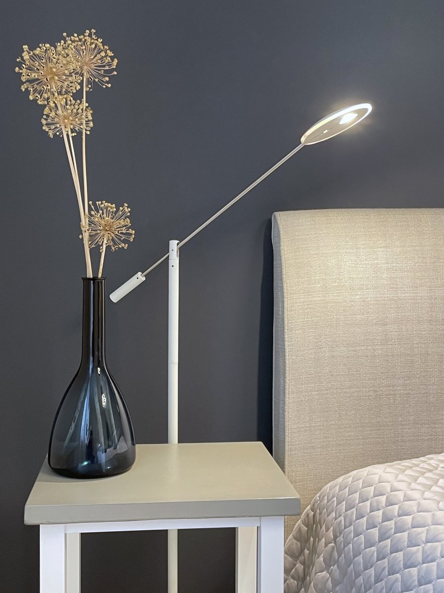 Cadiz Blanco lámpara de pie De Aneta Lighting - Lámpara de pie Cádiz realizada en metal lacado en blanco con brazo de lectura de acero.