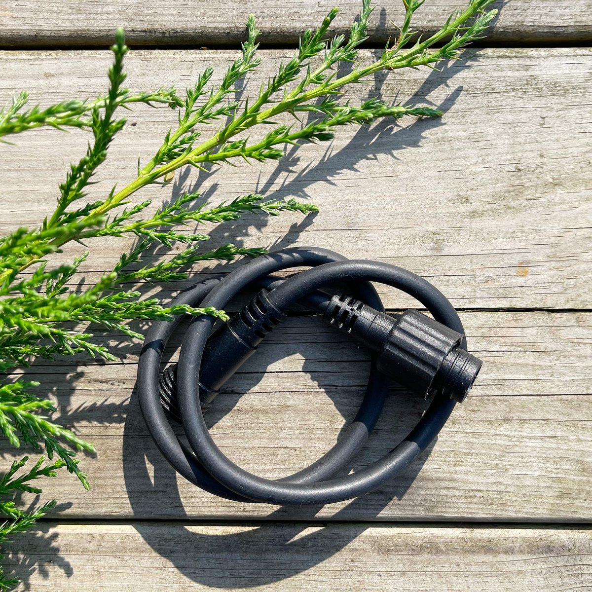 Cable 0.5m Negro De Lightson - Si desea colocar los cables en una tubería, por ejemplo debajo de una acera pavimentada, tenga en cuenta que el diámetro de los acoplamientos rápidos es de 22 mm.