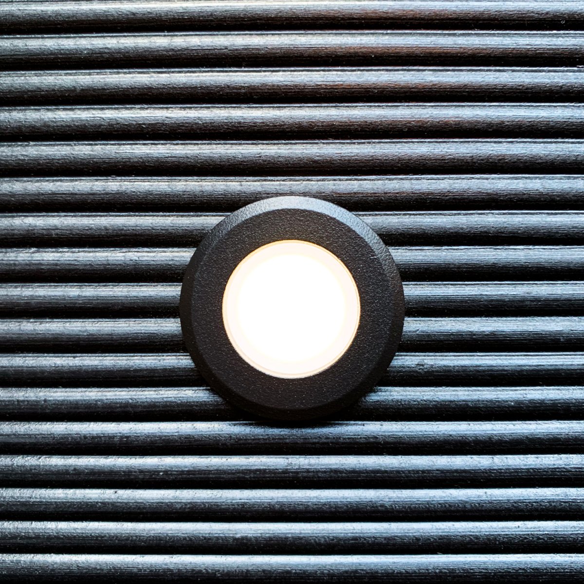 Orion 10 Negro De Lightson - El volumen de suministro incluye un transformador adaptado al n&uacute;mero de l&aacute;mparas y un cable derivado de diez metros cada uno.