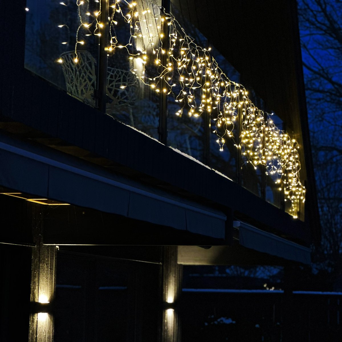 Ice Transparente De Lightson - Con una longitud total de 10 m (+3 m de cable de arranque), Ice es perfecto para colocar a la sombra/en el techo; esta valla, as&iacute; como a lo largo de vallas y muros.