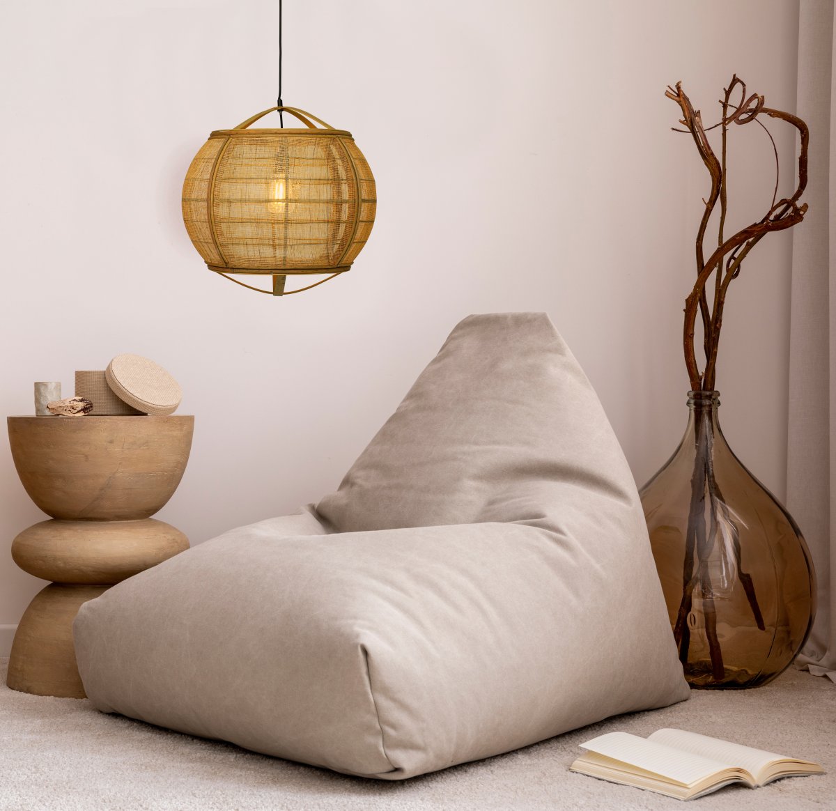 Borneo Ø58 Naturaleza Lámpas de techo De Aneta Lighting - La pantalla hecha a mano filtra la luz de la fuente de luz y difunde una luz suave y agradable por toda la habitación.