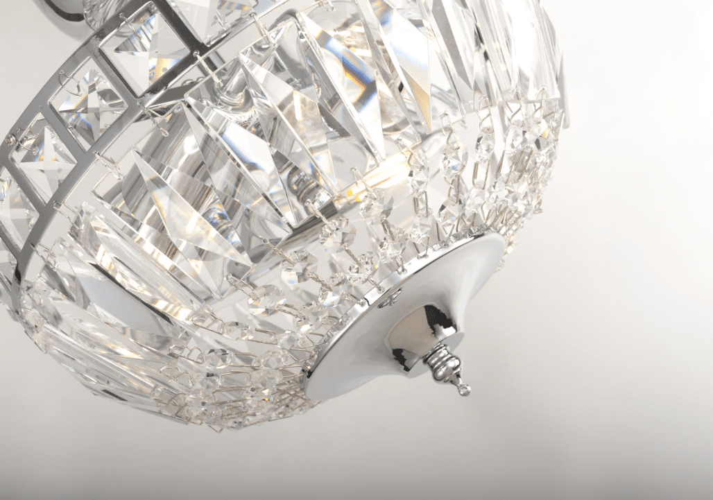 Flores Ø25 Plata cristal De Norrsken Design - Los cristales K9 de clase 1 cortados a mano crean un brillo espectacular y un hermoso juego de luz que transforma cualquier habitación en un oasis resplandeciente.