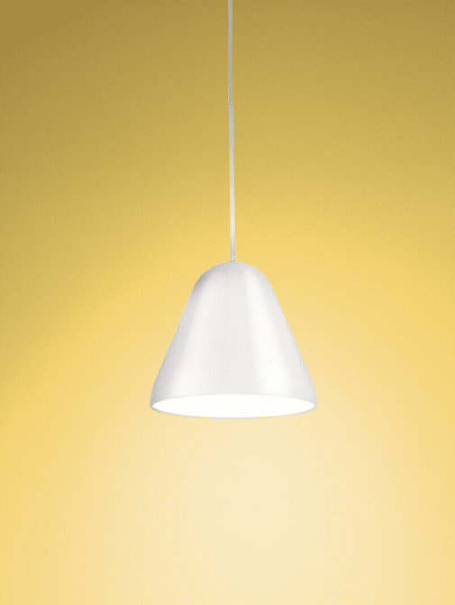 Enna Ø22 Blanco Lámpas de techo De Airam - Su forma redondeada le confiere un aspecto suave y moderno, mientras que el difusor bajo la pantalla distribuye la luz de manera uniforme y acogedora por toda la habitación.