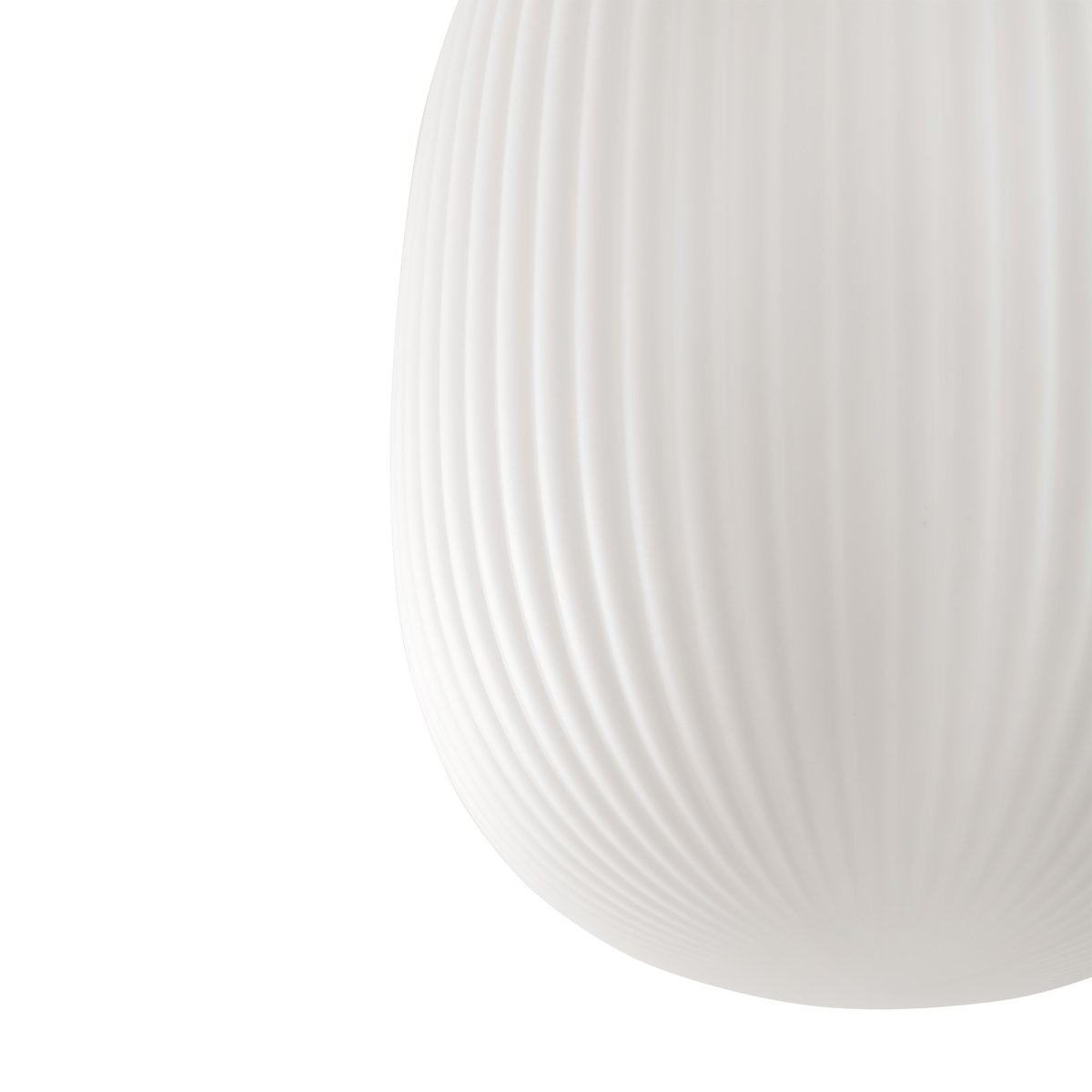 Isabelle Ø30 Blanco Lámpas de techo De Faro Barcelona - El vidrio blanco opalino difunde una luz c&aacute;lida y agradable, mientras que la superficie juega con las sombras, creando una expresi&oacute;n vibrante.