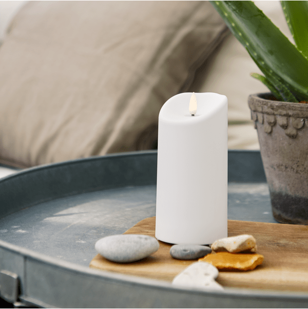 LED Vela Pilar Flamme Blanco De Star Trading - Vela de pl&aacute;stico blanca, a pilas, con modo llama, apta para uso interior y exterior.
