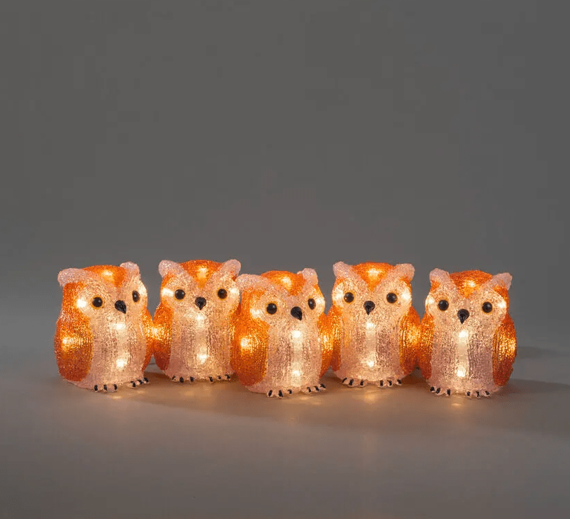 Familia De Búhos 40 LED Naranja De Konstsmide - La guirnalda de luces, hecha de resistente pl&aacute;stico acr&iacute;lico, cuenta con 40 LED de color blanco c&aacute;lido, ideales para interiores y exteriores.