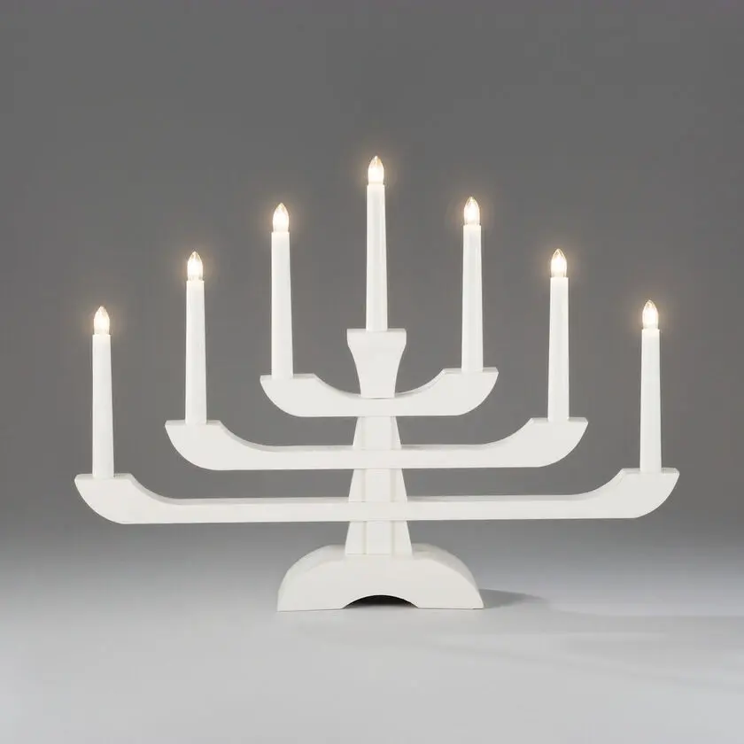 Candelabra 7 Lights Blanco De Konstsmide - Viene con un cable blanco de 1,7 m, interruptor de encendido y enchufe.