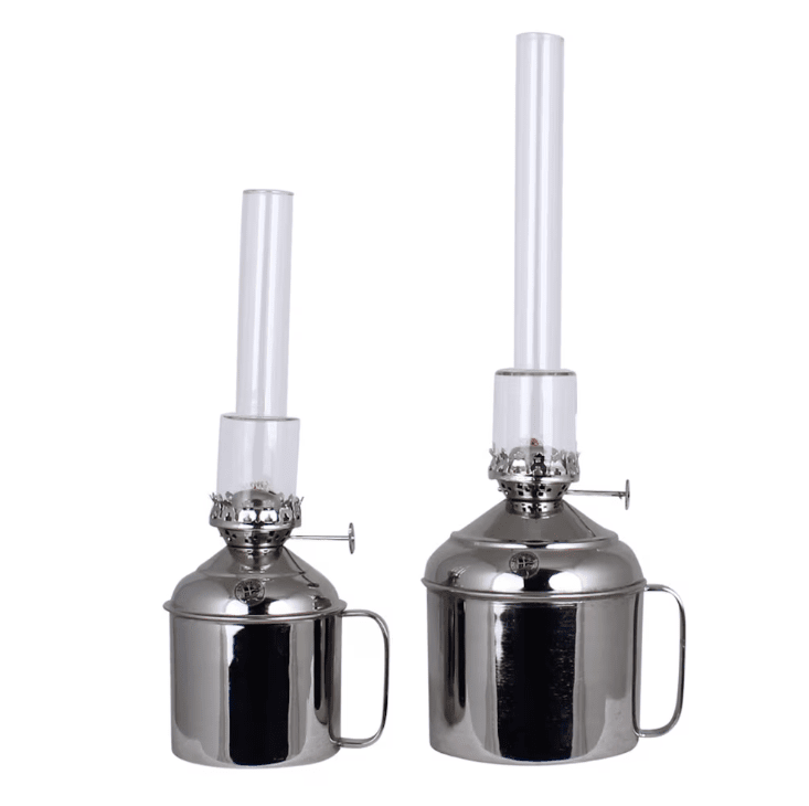 Kerosene lamp linné small Plata De Strömshaga - Se adapta a la mecha n&uacute;mero de pieza 116210 y al tubo del quemador n&uacute;mero de pieza 121800G.