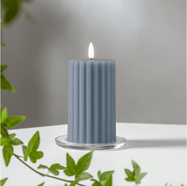 LED Vela Pilar Flamme Stripe Azul De Star Trading - Tiene funci&oacute;n de temporizador y cuando se enciende el interruptor, la luz brillar&aacute; durante 6 horas en modo temporizador, se apagar&aacute; durante 18 horas (en repetici&oacute;n), con una hermosa llama realista en luz blanca c&aacute;lida.