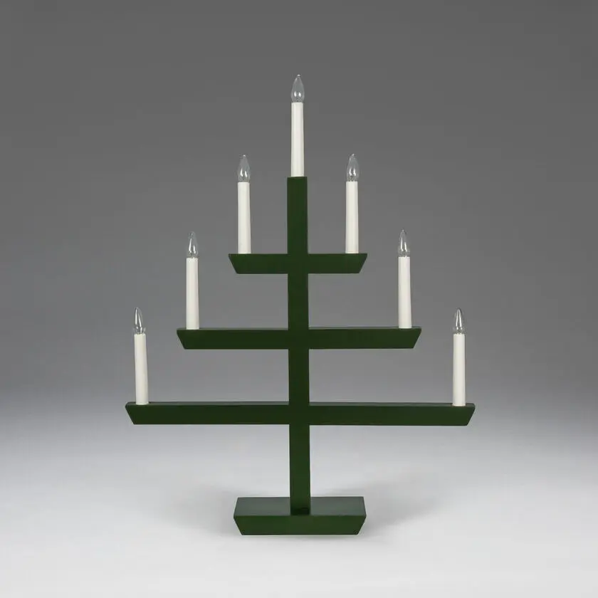 Wooden Candelabra 7 Lights Verde oscuro De Konstsmide - La combinaci&oacute;n del tacto cl&aacute;sico de la madera y su forma moderna lo convierten en un elegante complemento para cualquier hogar.