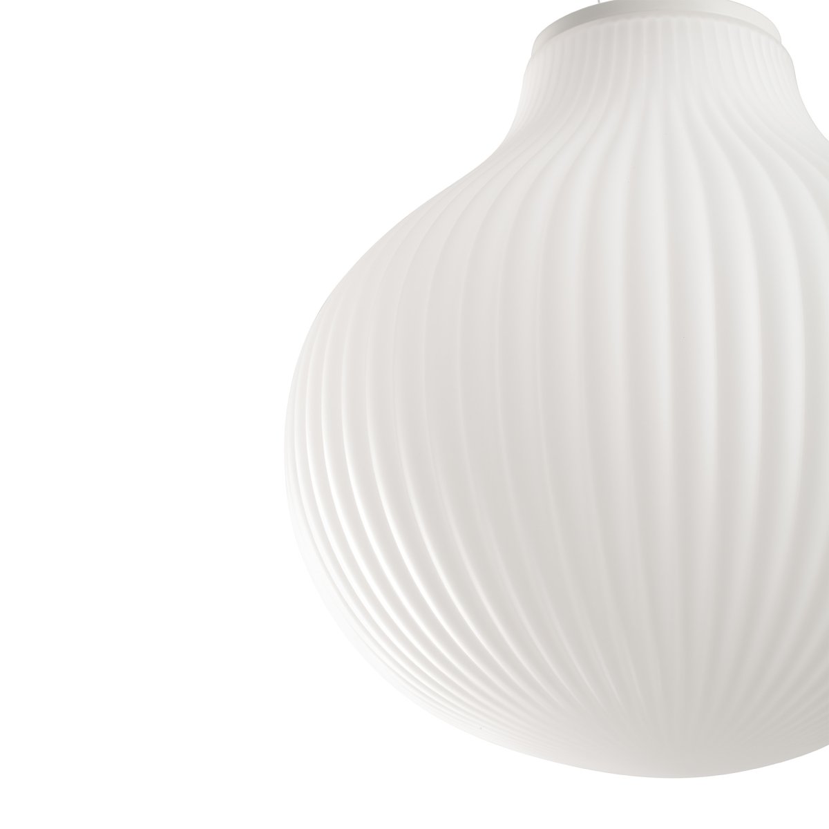 Isabelle Ø40 Blanco Lámpas de techo De Faro Barcelona - El vidrio blanco opalino difunde una luz c&aacute;lida y agradable, mientras que la superficie juega con las sombras, creando una expresi&oacute;n vibrante.