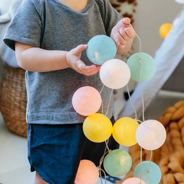 Irislights Fairytale 35-lights Multicolor De Irislights - Irislights Fairytale es una hermosa guirnalda de luces con luces LED y adornos artesanales en varios colores.