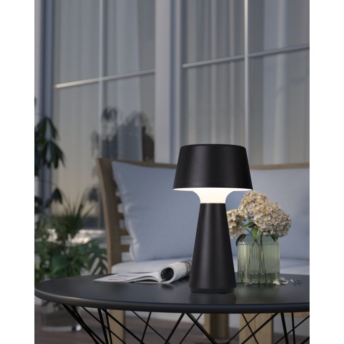 Huesa 30cm Negro De Eglo - Huesa es una l&aacute;mpara de mesa elegante y port&aacute;til que te ofrece una iluminaci&oacute;n flexible en cualquier lugar.