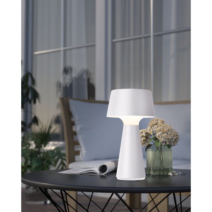 Huesa 30cm Blanco portátil De Eglo - Huesa es una lámpara de mesa elegante y portátil que te ofrece una iluminación flexible en cualquier lugar.