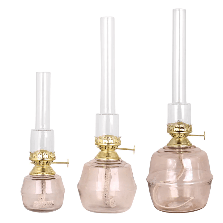 Kerosene Lamp Majken Small Rosa De Strömshaga - Tubos de quemador fabricados en vidrio transparente y quemadores de lat&oacute;n.