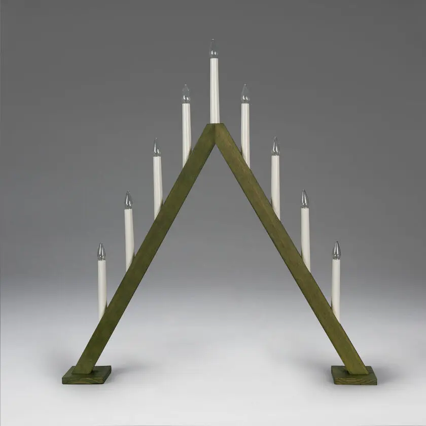 Wooden Candelabra 9 Lights Verde De Konstsmide - Viene con un cable blanco de 1,7 m, interruptor de encendido y enchufe.