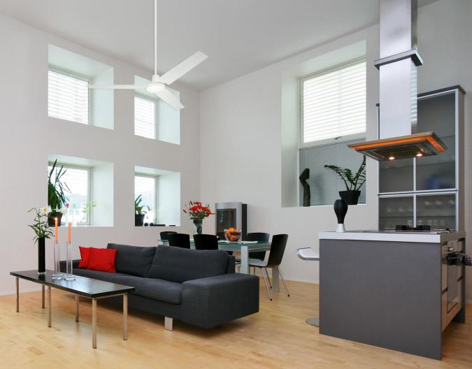 Industrial Ø142 Blanco De Westinghouse - El ventilador es compatible con un mando a distancia (se vende por separado y no es compatible con el interruptor de pared) y se puede instalar en techos inclinados con una inclinaci&oacute;n de hasta 18&deg;.