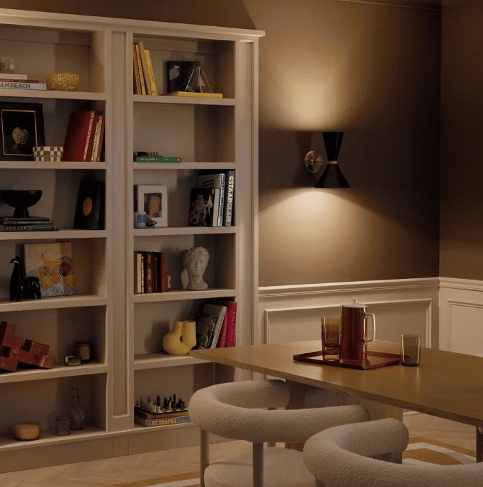 Phix 34cm Negro/bronce lámpara de pared De Elstead Lighting - La l&aacute;mpara de pared Phix con dos pantallas proporciona una luz eficaz tanto hacia arriba como hacia abajo.