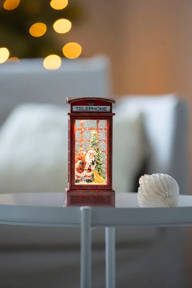 Linterna Rellena De Agua cabina telefónica ROJO De Konstsmide - En el interior, el brillo gira alrededor de una escena de Pap&aacute; Noel iluminada, creando una sensaci&oacute;n m&aacute;gica.