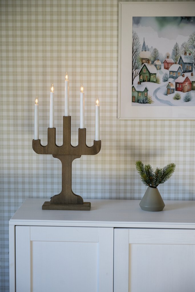 Candelabra 5 Lights Nuez De Konstsmide - Con cinco luces, difunde un brillo c&aacute;lido y atmosf&eacute;rico que crea un ambiente acogedor durante los meses de invierno.