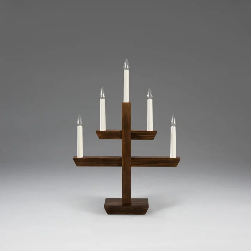 Wooden Candelabra 5 Lights Mancha marrón De Konstsmide - La combinaci&oacute;n del tacto cl&aacute;sico de la madera y su forma moderna lo convierten en un elegante complemento para cualquier hogar.