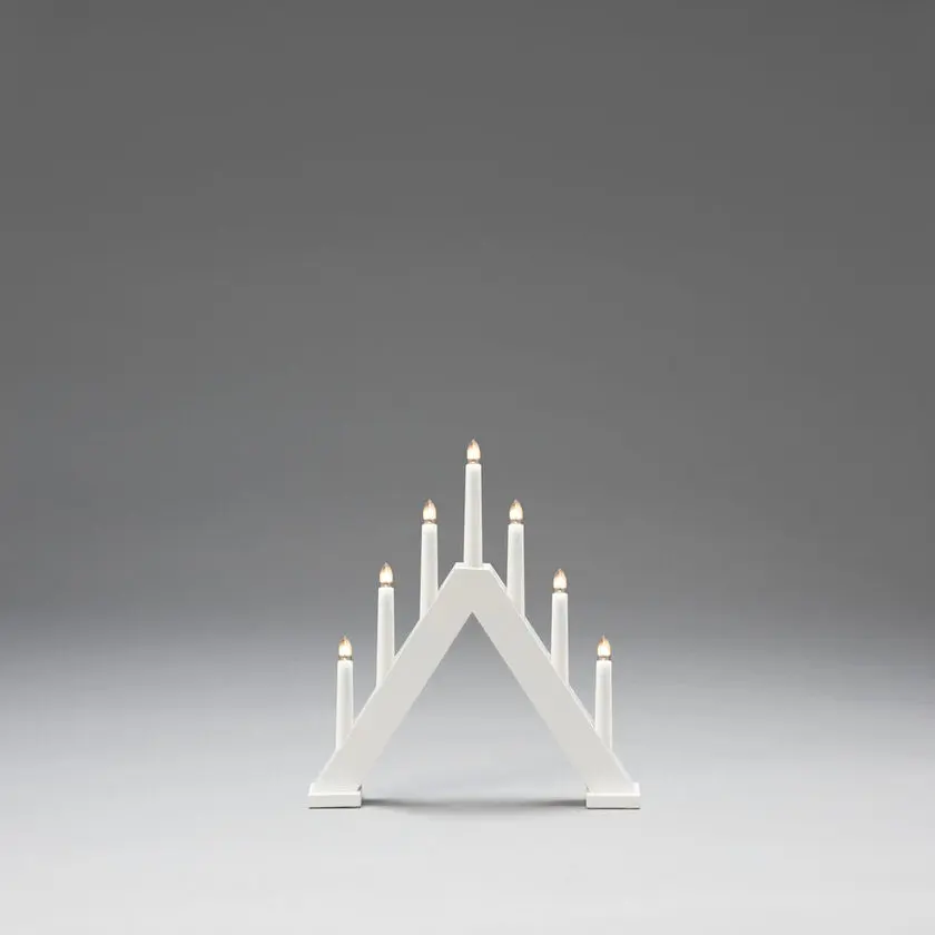Candelabra 7 Lights Blanco De Konstsmide - Crea un ambiente navide&ntilde;o moderno y elegante con este elegante candelabro de Adviento fabricado en madera lacada en blanco mate.