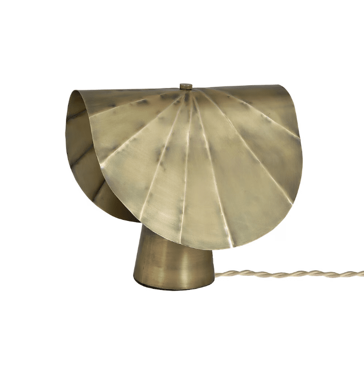 Edgar 20cm Latón antiguo lámpara de mesa De Strömshaga - La forma curva de la pantalla de la lámpara se asocia con el Art Deco y crea una hermosa luz general y es una hermosa declaración de estilo.