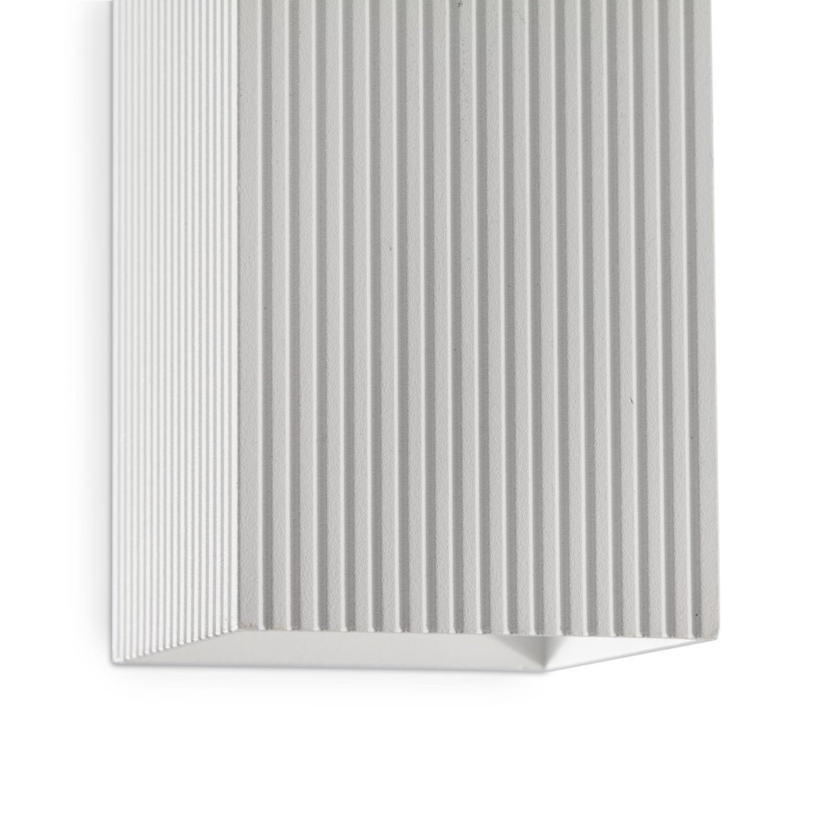 Lune 15cm Blanco lámpara de pared De Faro Barcelona - Combina una iluminaci&oacute;n funcional y eficiente con una superficie moderna y texturizada que crea dinamismo visual.