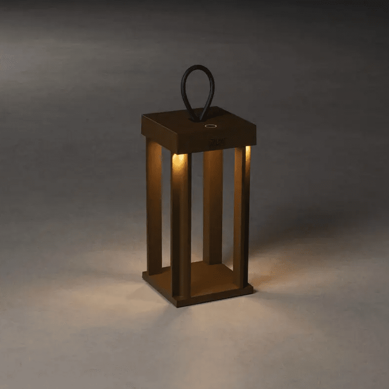 Cannes 42cm Óxido portátil De Konstsmide - La lámpara está equipada con un regulador táctil para que puedas ajustar el brillo y la temperatura del color.