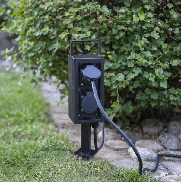 Múltiple eléctrico Plug Negro De Star Trading - La potencia de conmutación total es de un máximo de 3680 vatios.