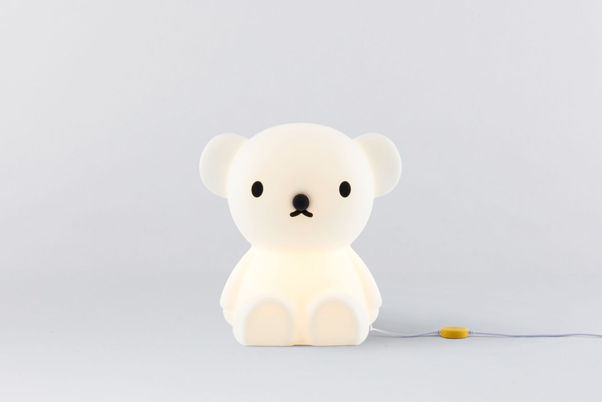 Boris Star Light Blanco lámpara infantil De Mr Maria - Mar&iacute;a tiene seis niveles de brillo diferentes que se pueden atenuar de forma continua, as&iacute; como un modo nocturno.