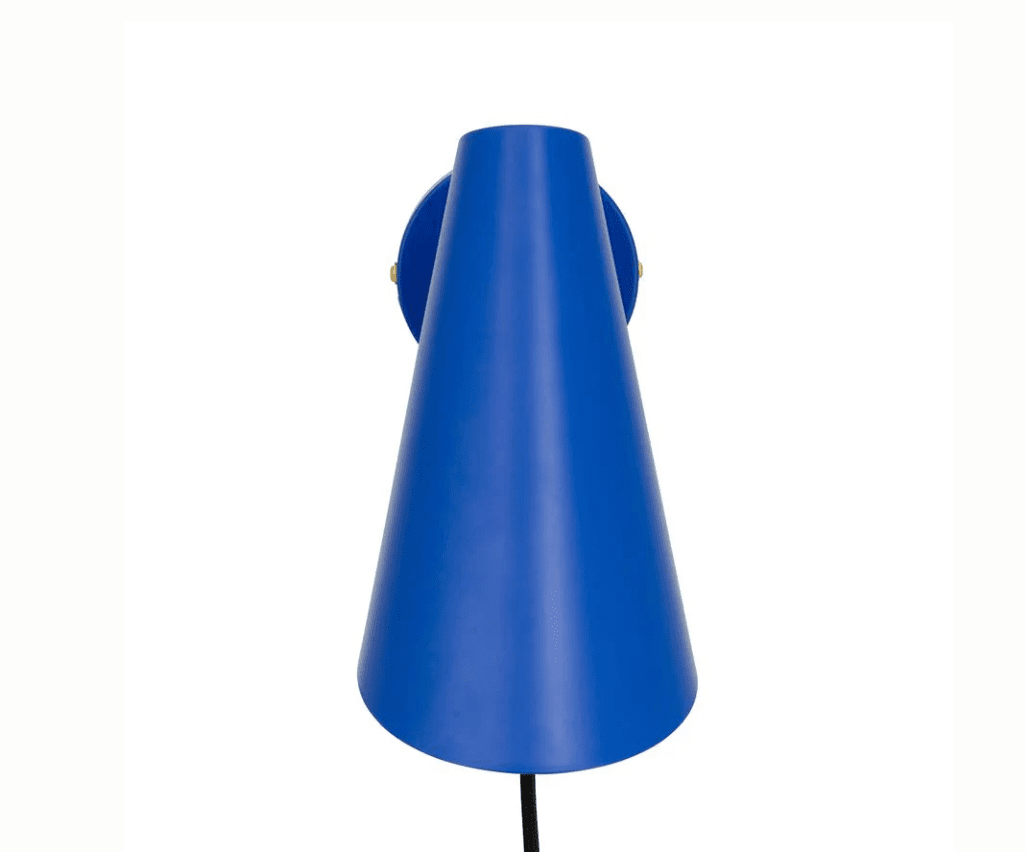 Cale 25cm Azul lámpara de lectura De Dyberg Larsen - Esto la convierte en una l&aacute;mpara ideal para la mesita de noche o para leer junto a la ventana.