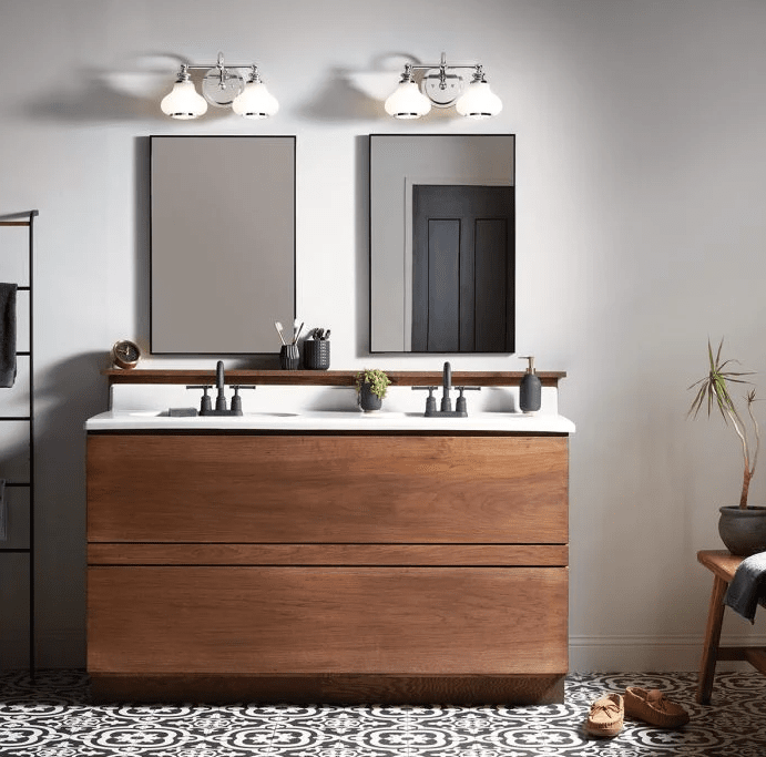 Ainsley 40cm Cromo pulido lámpara de baño De Elstead Lighting - Las pantallas de cristal opalino abovedado proporcionan una luz suave y agradable, que armoniza a la perfecci&oacute;n con el elegante cromo pulido.