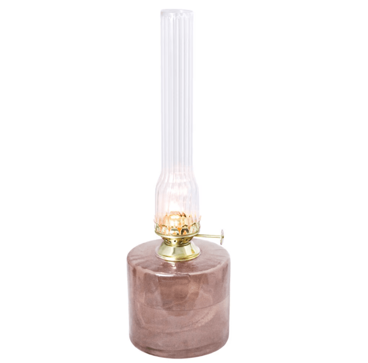 Kerosene lamp elvira big Rosa De Strömshaga - La l&aacute;mpara est&aacute; hecha de vidrio reciclado en un 50-60% y es compatible con la mecha con n&uacute;mero de art&iacute;culo 116210 y con los quemadores con n&uacute;mero de art&iacute;culo 139420G o 121810G.