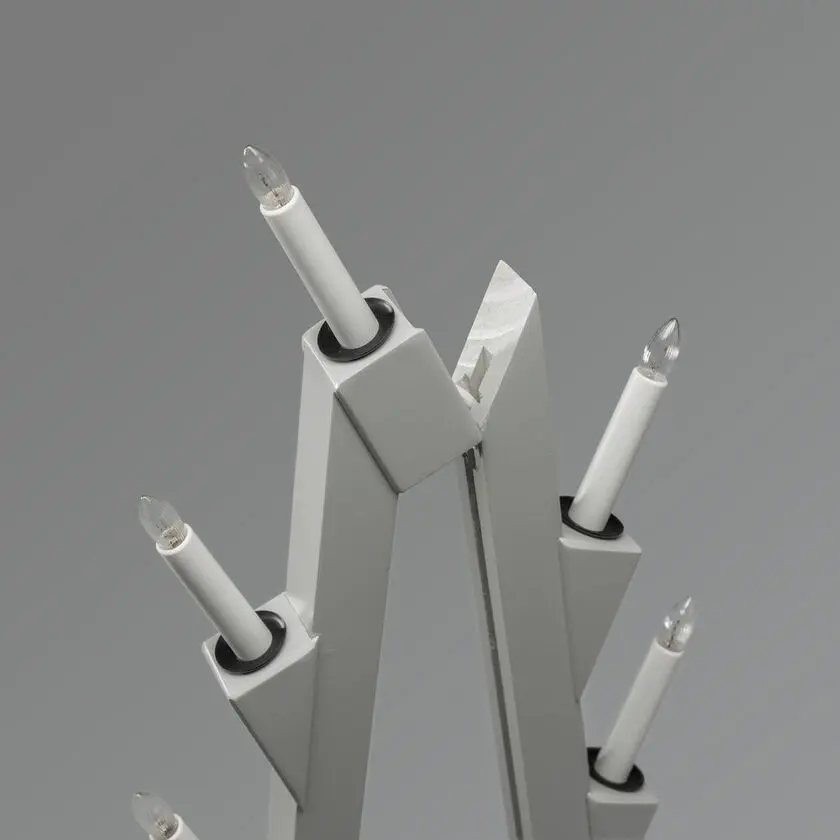 Candelabra 7 Lights Gris De Konstsmide - Candelabro el&eacute;ctrico plegable con 7 velas, fabricado en madera lacada en gris, decorado con anillos negros alrededor de cada vela para un toque elegante.