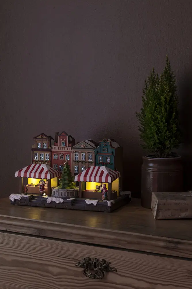 Casa De Fibra Óptica 20cm Multicolor De Konstsmide - Captura la sensaci&oacute;n de un mercado navide&ntilde;o tradicional con esta encantadora decoraci&oacute;n navide&ntilde;a de fibra de vidrio.