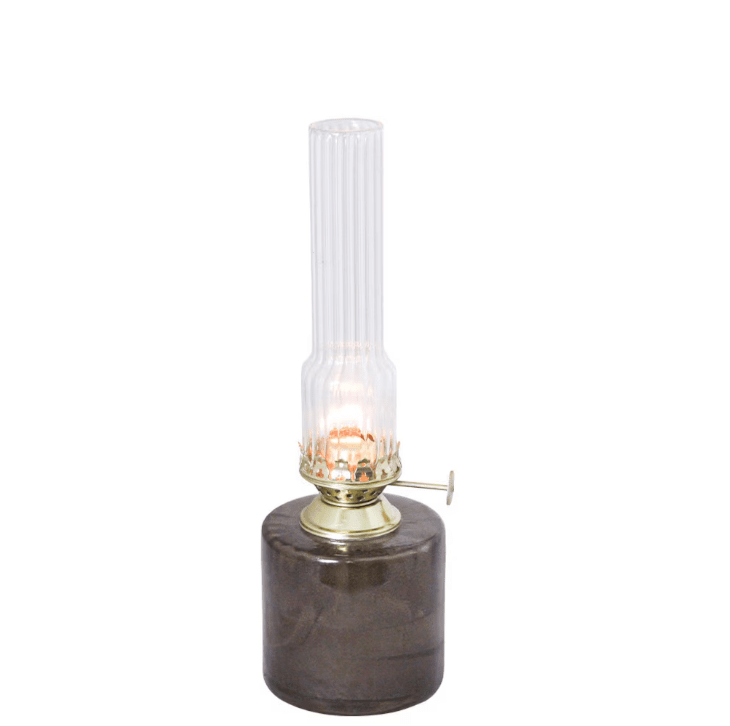 Kerosene lamp elvira small Marrón De Strömshaga - La l&aacute;mpara est&aacute; hecha de vidrio reciclado en un 50-60% y es compatible con la mecha con n&uacute;mero de art&iacute;culo 116210 y con los quemadores con n&uacute;mero de art&iacute;culo 139420G o 121800G.