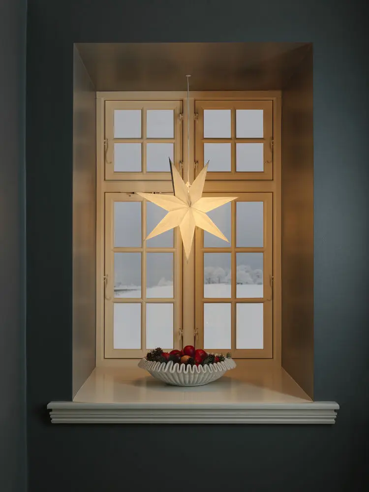 Estrella De Papel Ø60 Blanco De Konstsmide - Se suministra con cable blanco de 5 m, interruptor de alimentaci&oacute;n y enchufe.