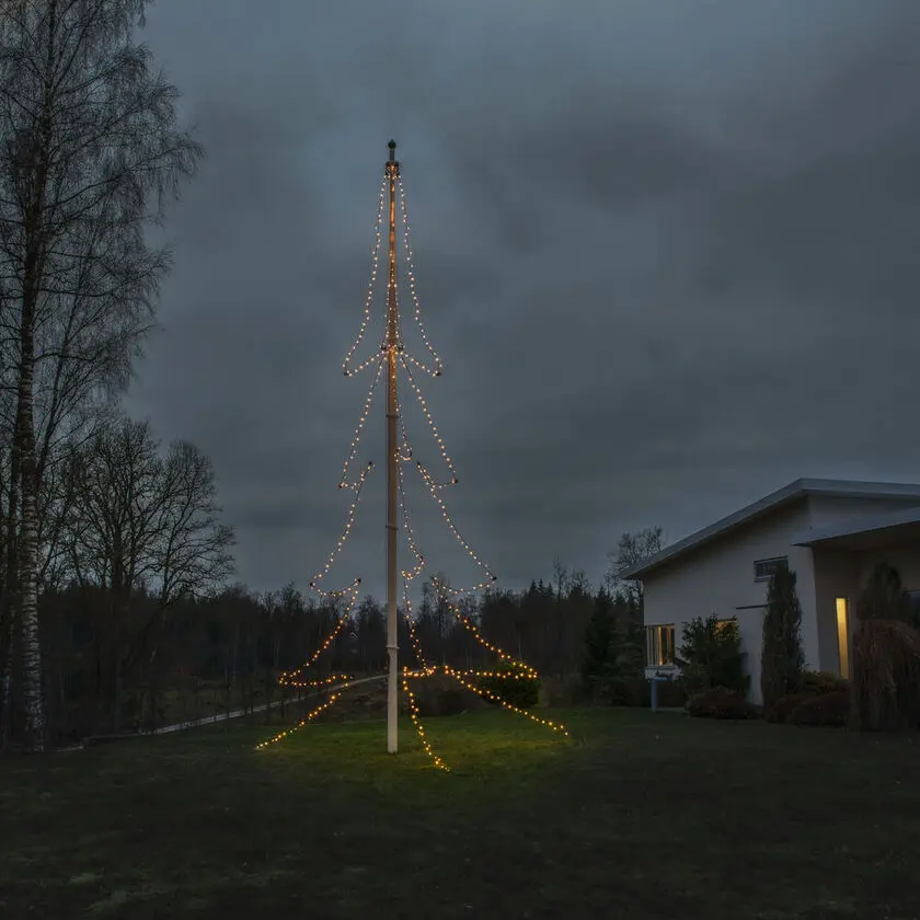 Iluminación Para Asta De Bandera amber 13m Negro De Konstsmide - Arco de asta de bandera con 3 bucles y 136 luces LED de color ámbar que forman un árbol de Navidad estilizado con un hermoso contorno.