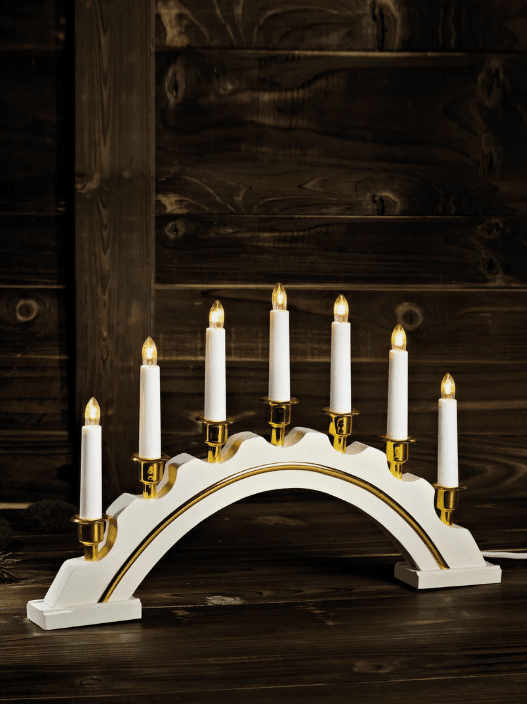 Celine Blanco De Markslöjd - El portavelas de Adviento blanco de Celine es un portavelas atemporal y elegante para la temporada de Adviento.