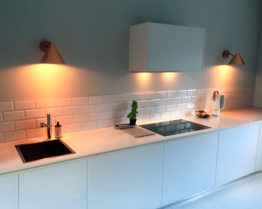 Tratt Cobre crudo lámpara de exterior De Westal - La l&aacute;mpara de pared de embudo es una l&aacute;mpara de pared orientada hacia abajo con un patr&oacute;n de luz circular hecha de cobre crudo para mayor durabilidad y larga vida &uacute;til.
